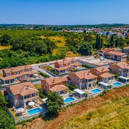 Villas Lotus With Pool And Jacuzzi Pula Exteriör bild