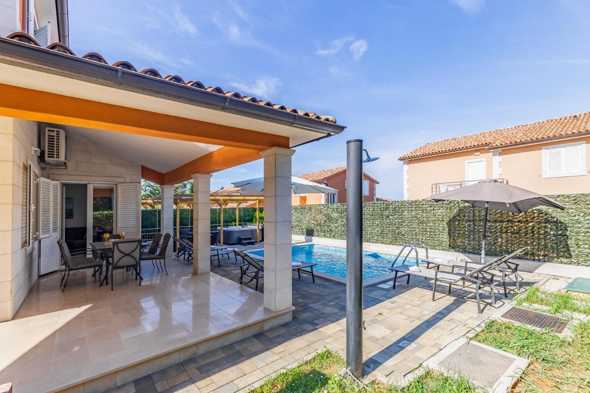 Villas Lotus With Pool And Jacuzzi Pula Exteriör bild