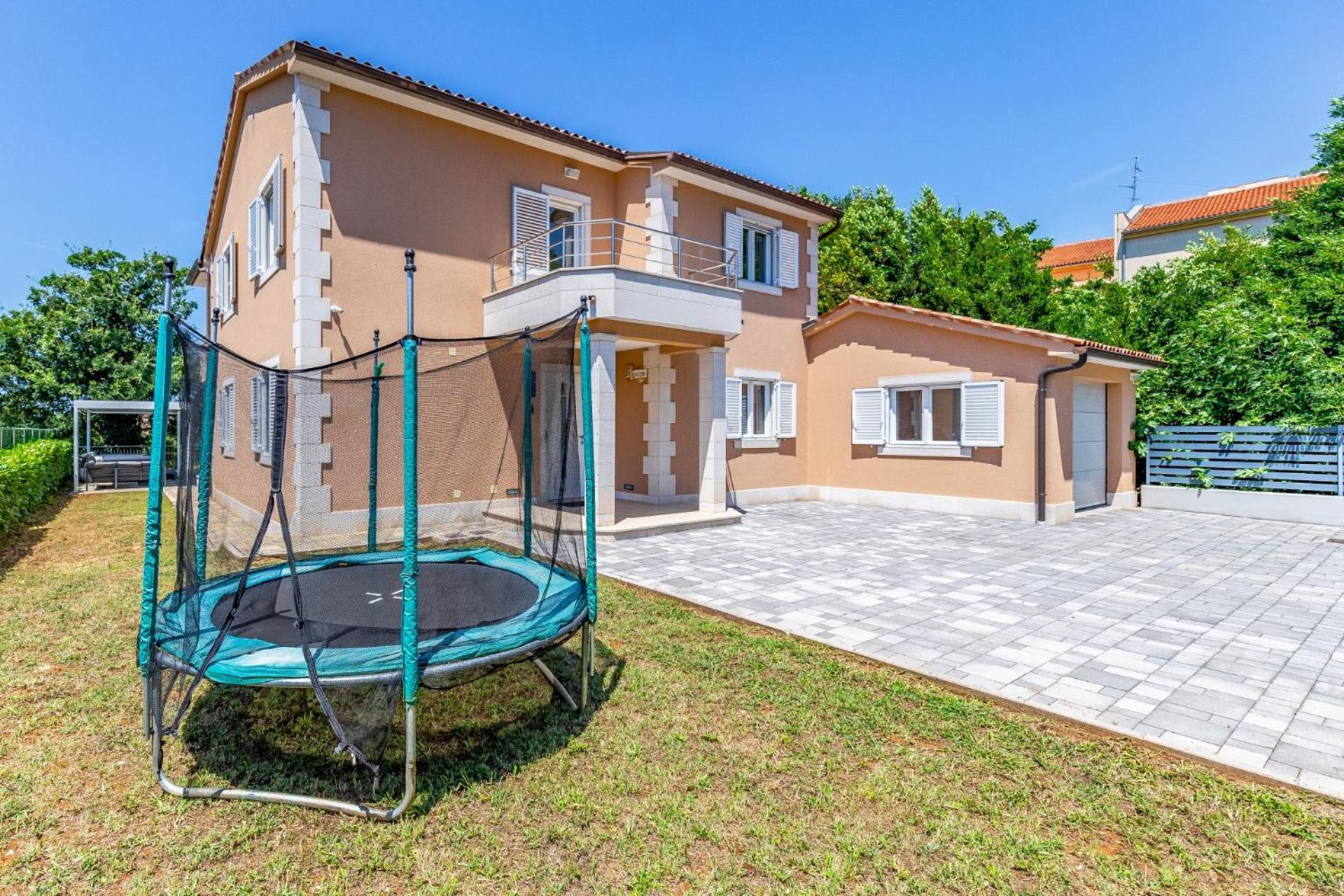Villas Lotus With Pool And Jacuzzi Pula Exteriör bild
