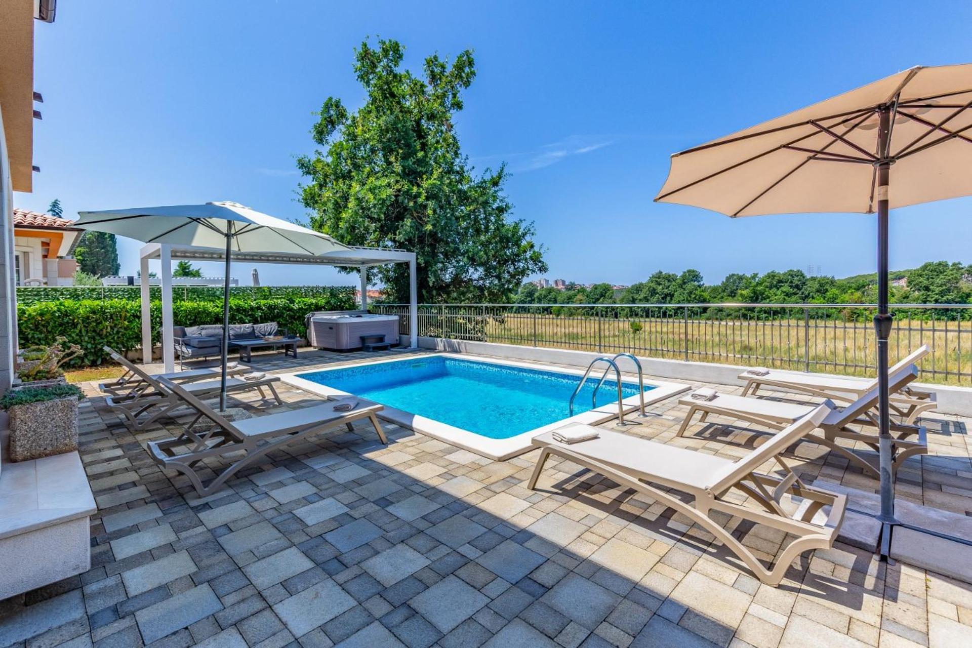 Villas Lotus With Pool And Jacuzzi Pula Exteriör bild