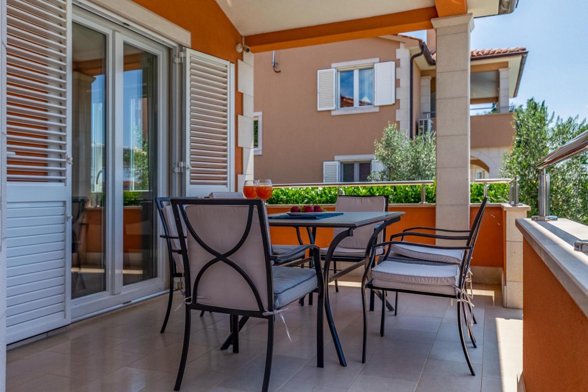 Villas Lotus With Pool And Jacuzzi Pula Exteriör bild