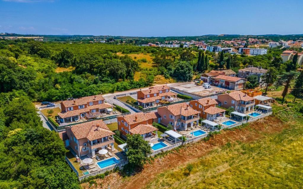 Villas Lotus With Pool And Jacuzzi Pula Exteriör bild